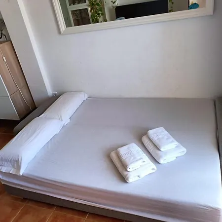 Precioso Con Piscina Y Garage Apartment
